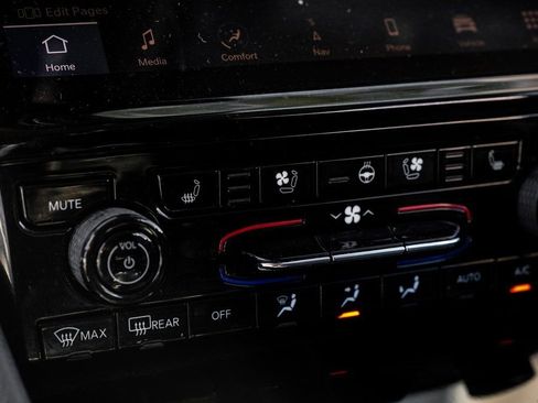 Used 2023 Jeep Grand Cherokee L Limited w/ Luxury Tech Group II image 31