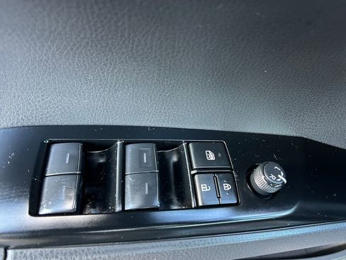 Used 2025 Toyota Camry LE w/ Convenience Package image 12