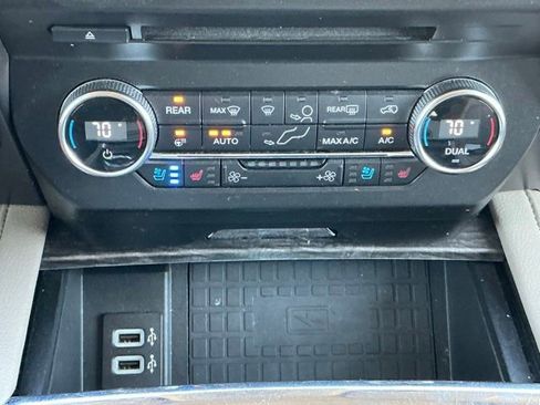 Used 2018 Ford Expedition Limited w/ Equipment Group 302A RWD image 29