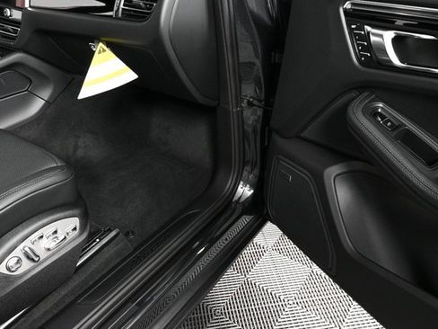 New 2026 Porsche Macan image 27