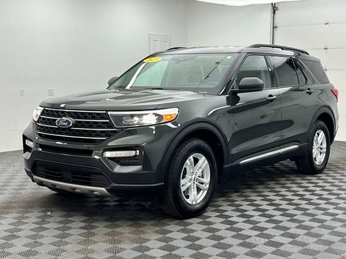 Used 2023 Ford Explorer XLT w/ Equipment Group 202A AWD/4WD image 14