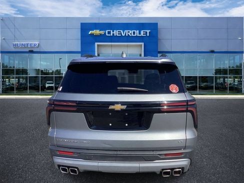 Used 2024 Chevrolet Traverse LT AWD/4WD image 3