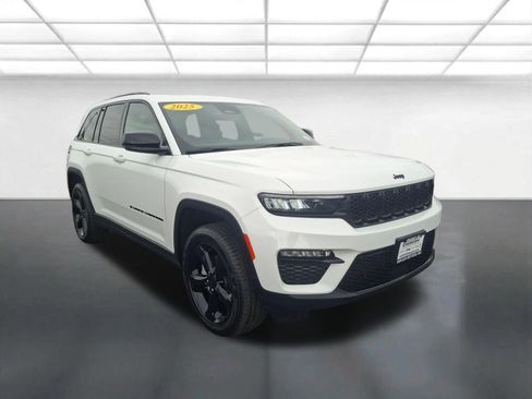 Used 2025 Jeep Grand Cherokee Limited w/ Black Appearance Package image 1