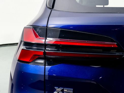 Used 2025 BMW X5 M60i w/ Premium Essential Package image 12