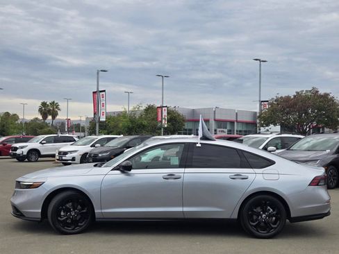 Certified 2025 Honda Accord SE image 4