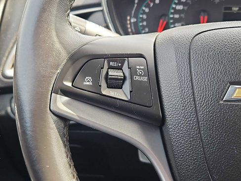 Used 2017 Chevrolet Trax LT w/ LT Convenience Package AWD/4WD image 21