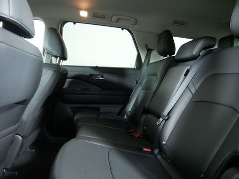 Used 2025 Nissan Pathfinder SL AWD/4WD image 16
