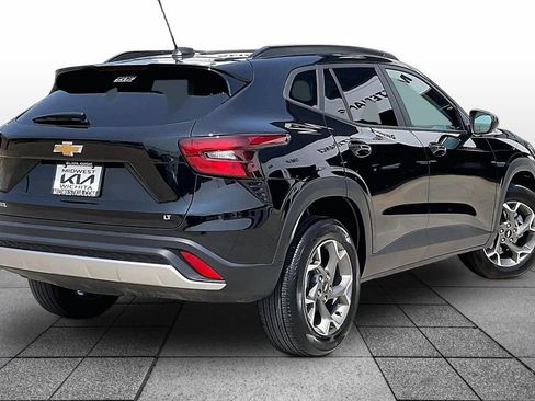 Used 2025 Chevrolet Trax LT FWD image 13