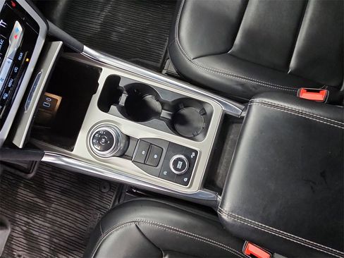 Used 2021 Ford Explorer XLT w/ Equipment Group 202A image 25