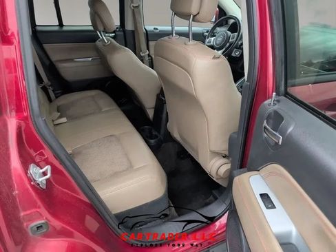 Used 2017 Jeep Compass Latitude FWD image 29