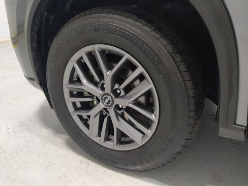 Used 2024 Nissan Rogue S AWD/4WD image 31