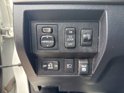 Used 2020 Toyota Tundra SR5 w/ SR5 Upgrade Package AWD/4WD image 25