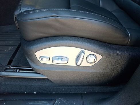 Certified 2026 Porsche Macan image 18