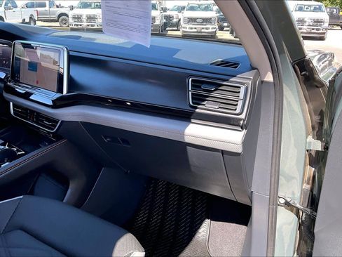 Used 2024 Volkswagen Atlas Peak Edition SEL AWD/4WD image 19