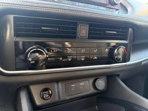 Used 2024 Nissan Rogue S FWD image 22