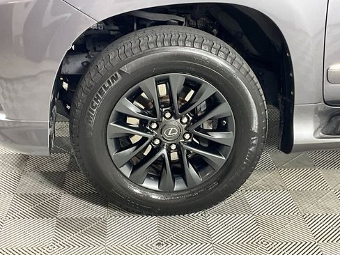 Used 2017 Lexus GX 460 Premium w/ Premium Package image 29