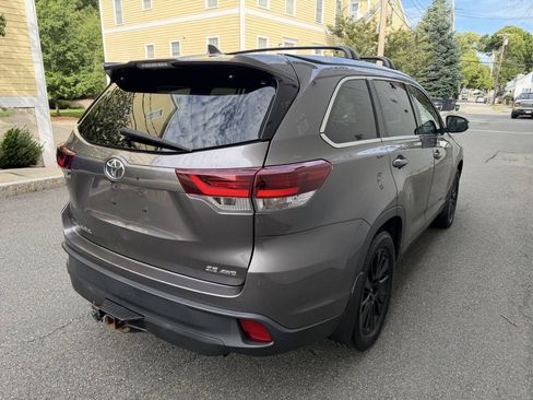 Used 2019 Toyota Highlander SE AWD/4WD image 5