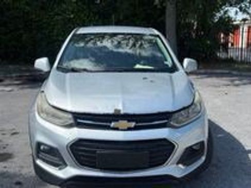 Used 2017 Chevrolet Trax LS FWD image 2