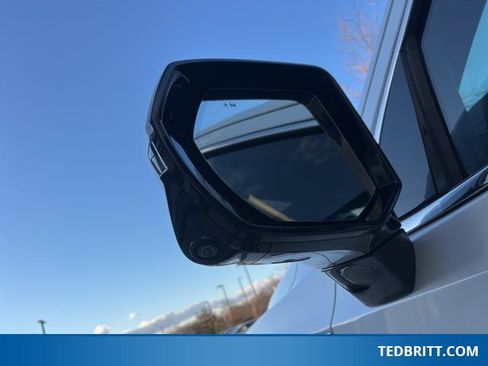 Used 2021 GMC Yukon XL Denali image 45