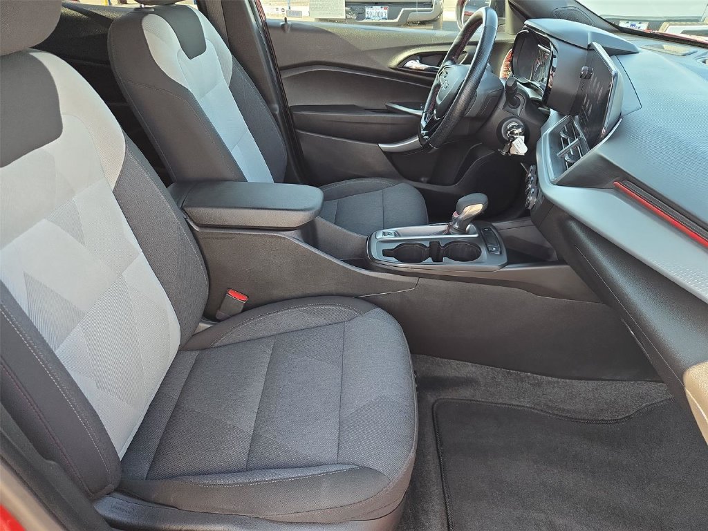 Used 2024 Chevrolet Trax RS w/ Driver Confidence Package FWD image 17