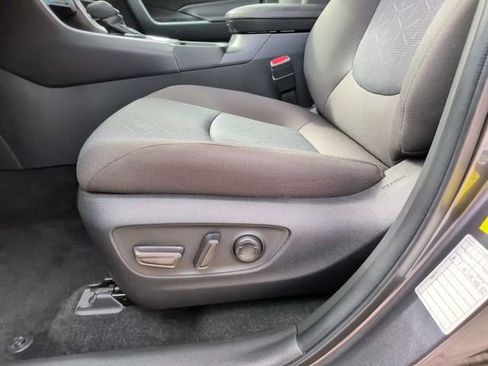 Used 2025 Toyota RAV4 XLE image 16