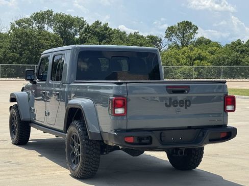 Used 2025 Jeep Gladiator Mojave AWD/4WD image 4