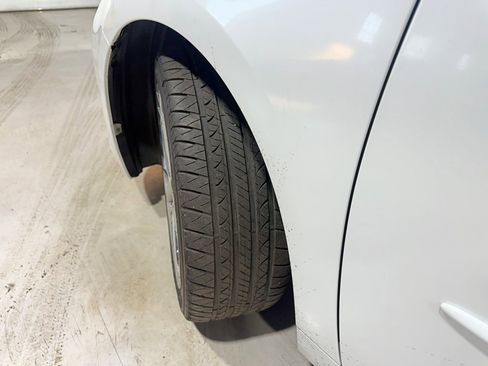 Used 2013 Lexus ES 350 w/ Luxury Pkg image 3