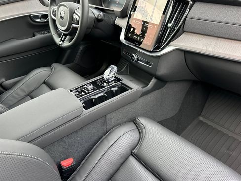 New 2026 Volvo XC90 B6 Ultra w/ Protection Package image 15