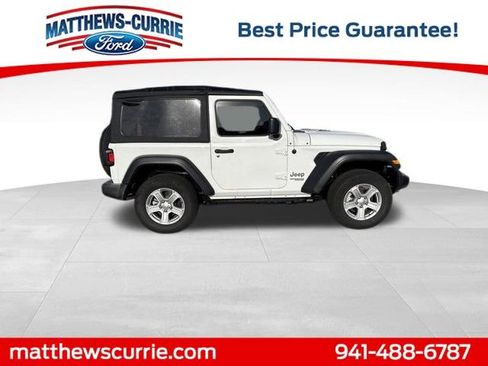 Used 2019 Jeep Wrangler Sport AWD/4WD image 3