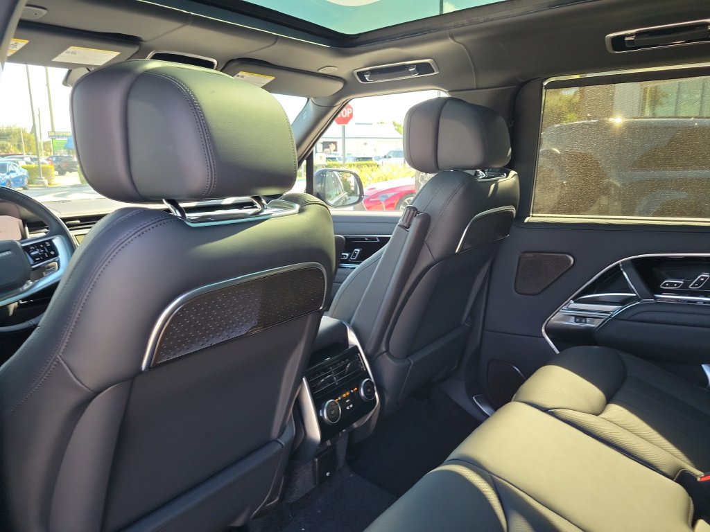 New 2027 Land Rover Range Rover Long Wheelbase Autobiography AWD/4WD image 17