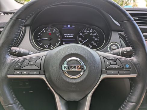Used 2022 Nissan Rogue Sport SL w/ Premium Package FWD image 23