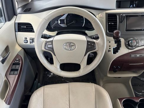 Used 2011 Toyota Sienna XLE FWD image 18