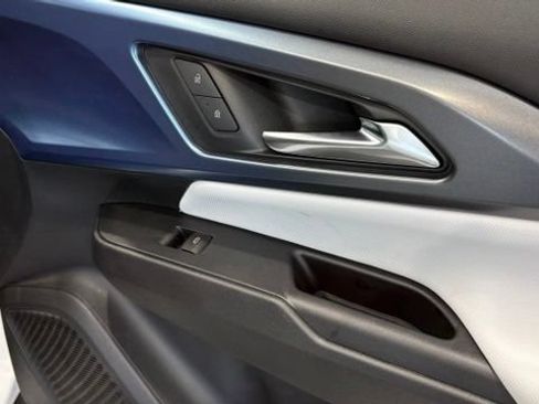 New 2025 Chevrolet Equinox EV LT FWD image 26