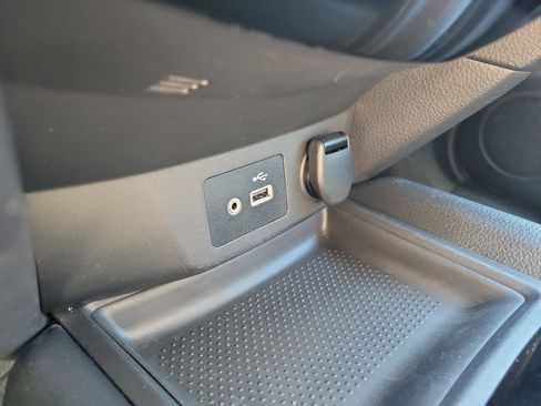 Used 2018 Nissan Rogue SV w/ Premium Package image 36