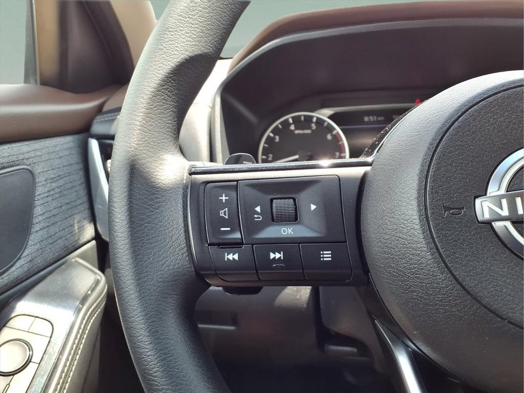 Used 2022 Nissan Rogue SV FWD image 15