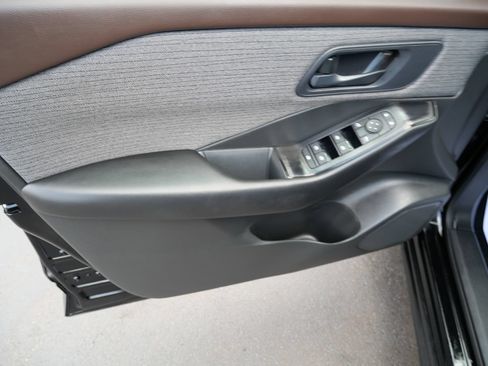 Used 2023 Nissan Rogue S AWD/4WD image 16