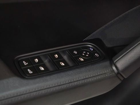 Certified 2025 Porsche Cayenne Coupe image 23