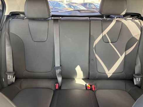 Used 2025 Buick Encore GX Preferred FWD image 37