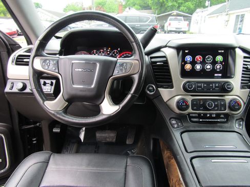 Used 2016 GMC Yukon XL Denali w/ Open Road Package AWD/4WD image 23