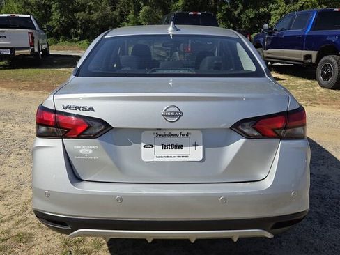 Used 2025 Nissan Versa SV FWD image 12