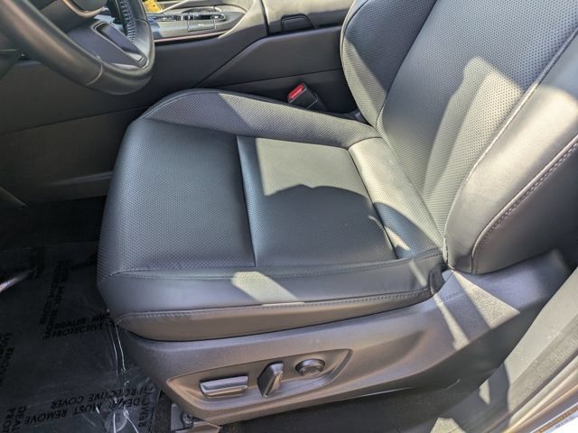 Used 2023 Toyota Crown AWD/4WD image 21