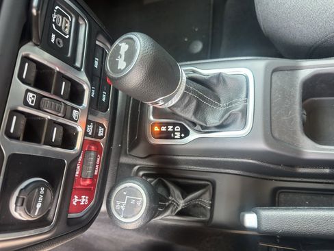 Used 2025 Jeep Wrangler Unlimited Rubicon image 28