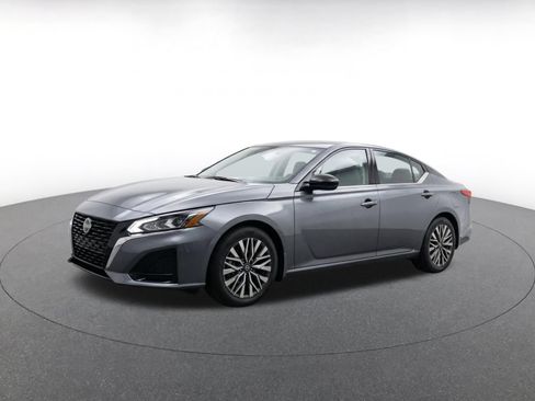Used 2026 Nissan Altima 2.5 SV FWD image 3