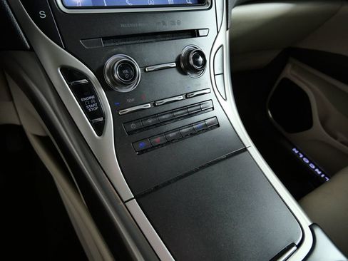 Used 2019 Lincoln Nautilus Reserve AWD/4WD image 19