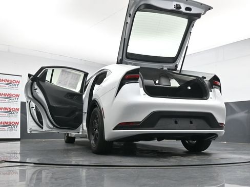Used 2024 Toyota Prius LE image 30