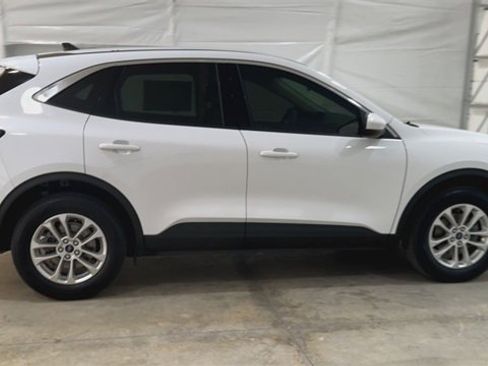 Used 2020 Ford Escape SE image 9