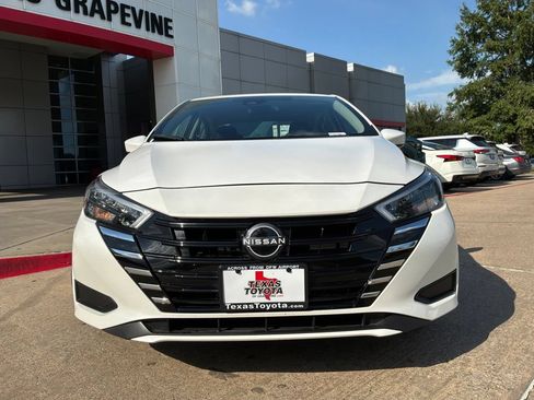 Used 2025 Nissan Versa SV FWD image 3