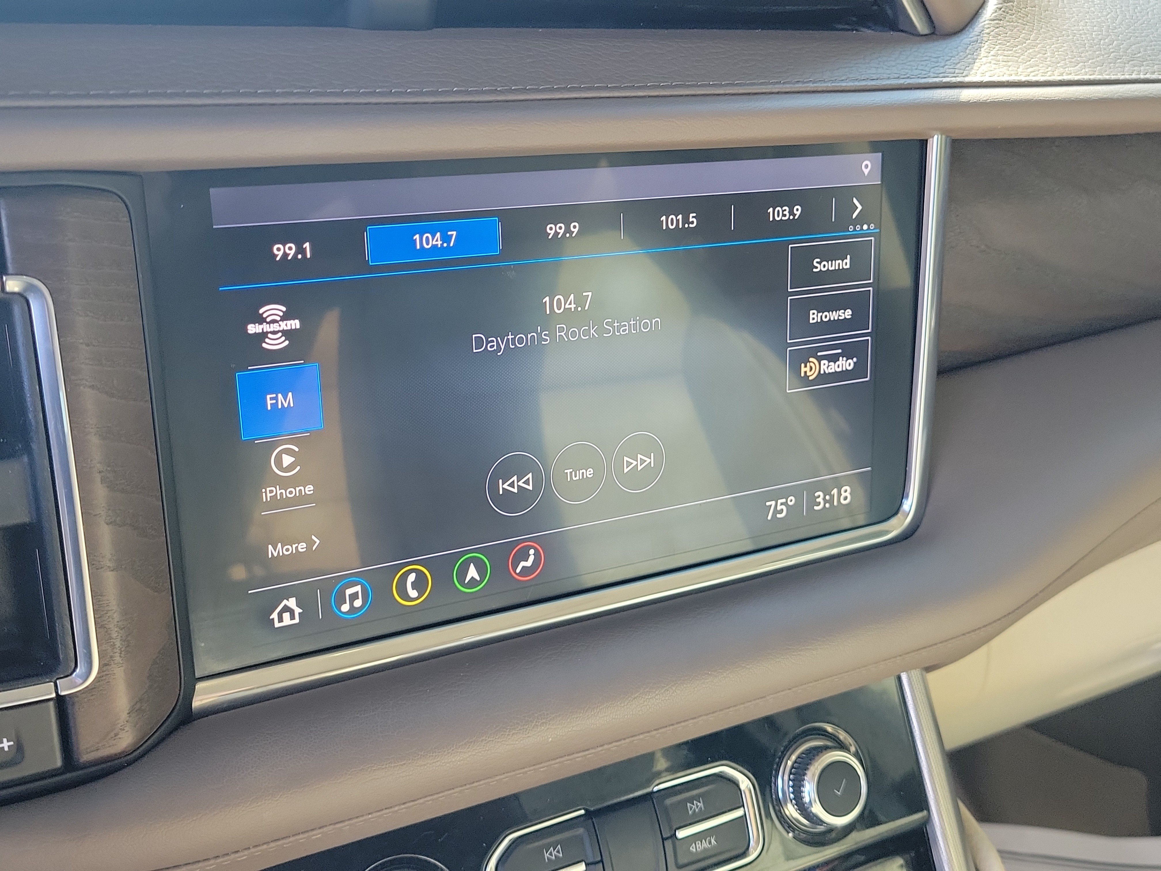 Used 2021 GMC Yukon XL Denali w/ Denali Premium Package AWD/4WD image 26