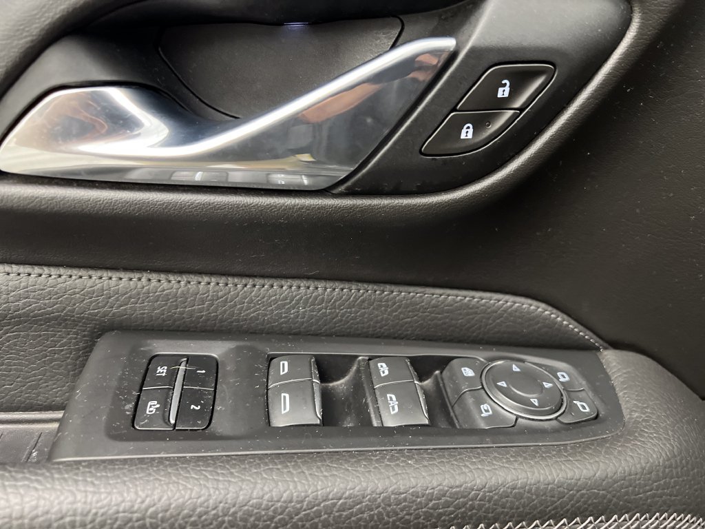 Used 2021 GMC Yukon XL Denali AWD/4WD image 15