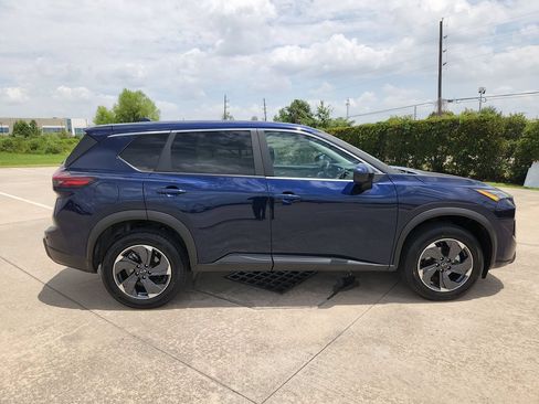Used 2025 Nissan Rogue SV FWD image 4